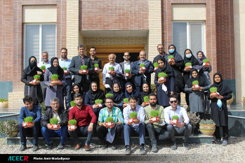 کاشت ۶۰ نهال گل محمدی در مجتمع تحقیقات گیاهان دارویی جهاددانشگاهی