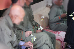 روز پدر به روایت همدلی؛ حضور جهادگران در خانه سالمندان بیرجند