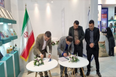 امضای تفاهم نامه‌ها در غرفه جهاددانشگاهی در نمایشگاه ایران - افغانستان