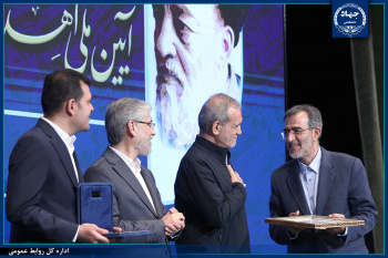 دکتر علی منتظری نشان علمی علامه طباطبایی را دریافت کرد