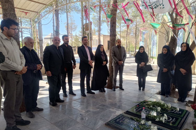 جهادگران جهاددانشگاهی خراسان جنوبی با شهدا تجدید میثاق کردند
