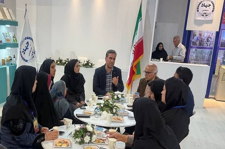 امضای ۱۰ تفاهمنامه و برگزاری ۵۰ نشست تخصصی در غرفه جهاددانشگاهی خراسان جنوبی