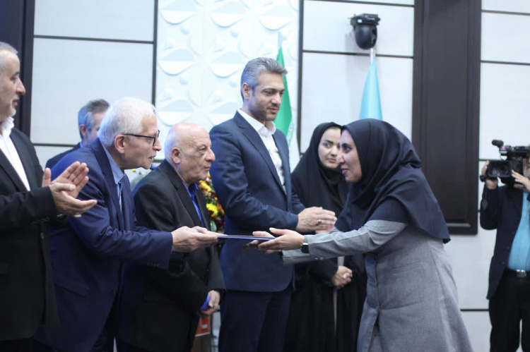 کسب رتبه برگزیده توسط کارشناس خبر و رسانه جهاددانشگاهی خراسان جنوبی در جشنواره مطبوعات شرق کشور