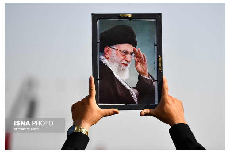 دل‌هایی که هزار کیلومتر دورتر، همراه بدرقه رهبر شهید بودند